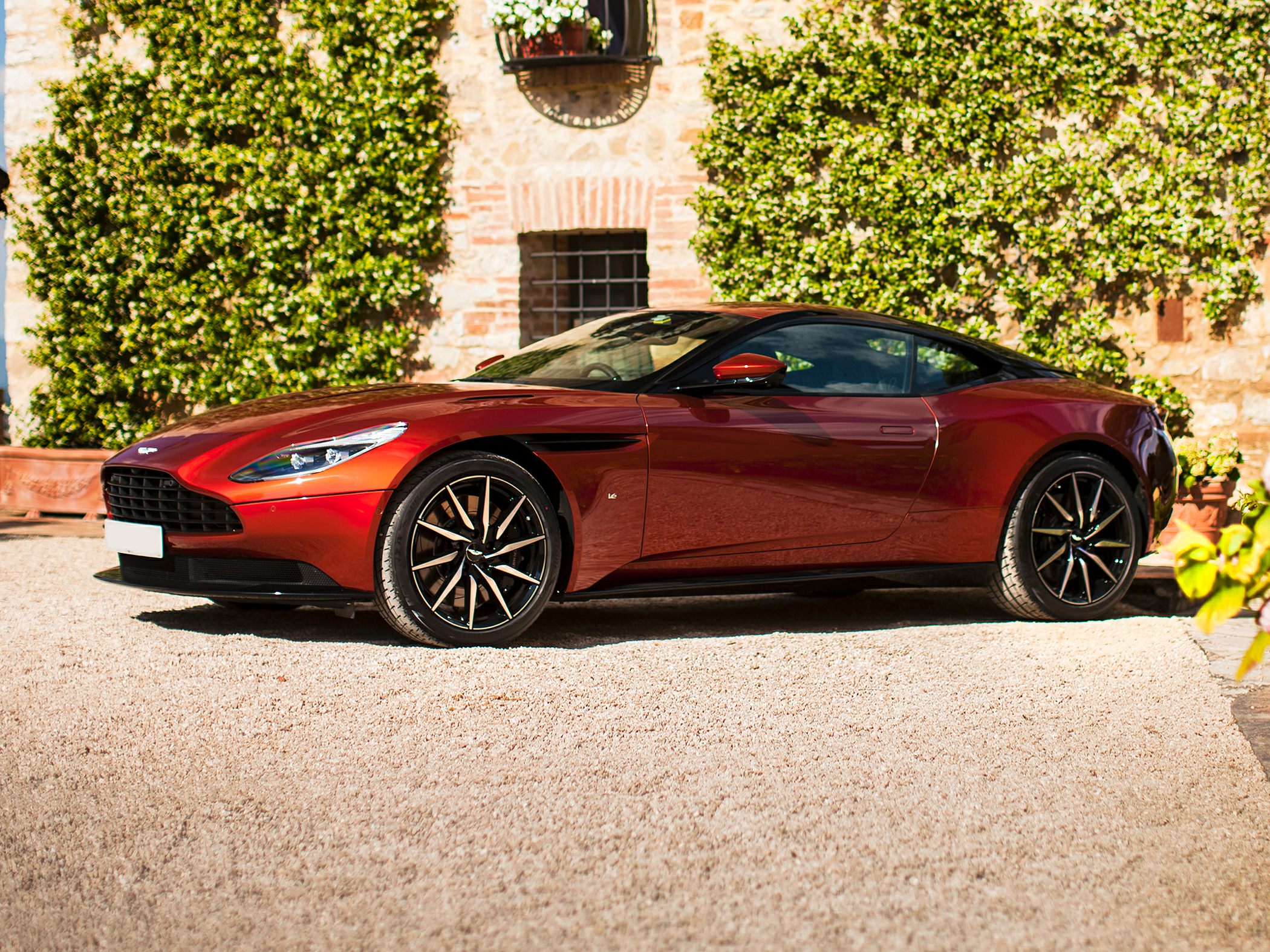 2022 Aston Martin DB11